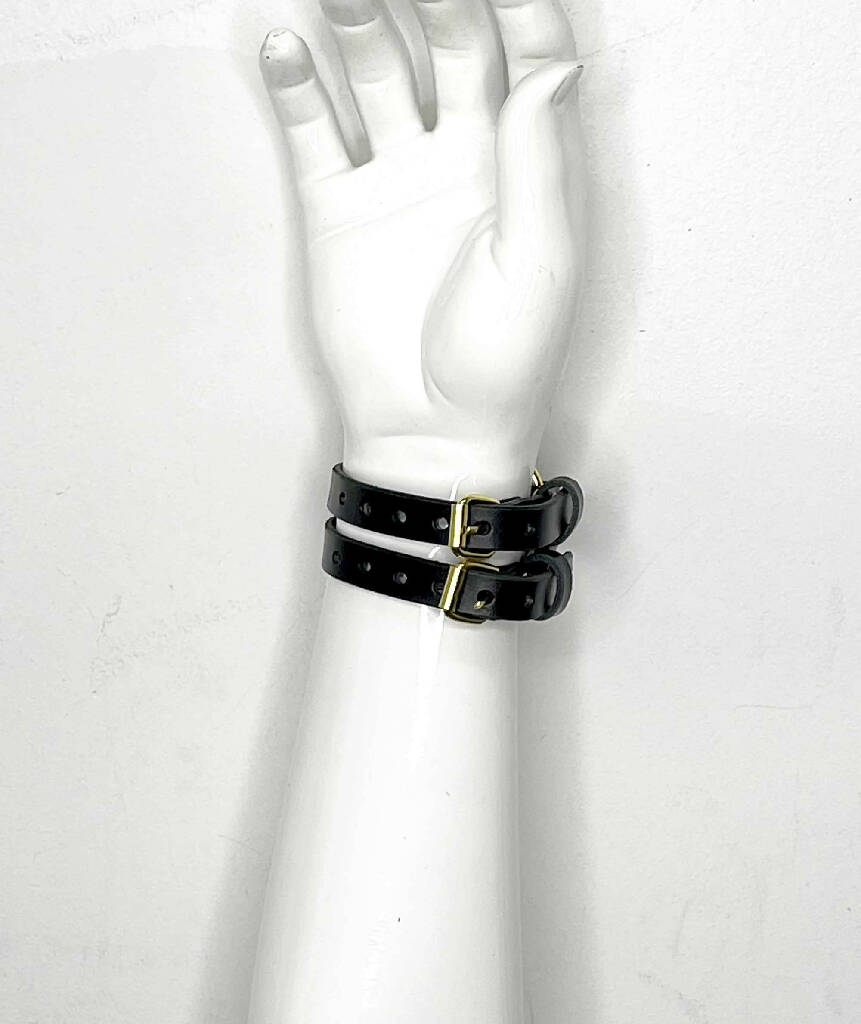 Morph-Hand-Harness-Strapon-Cuffs-2