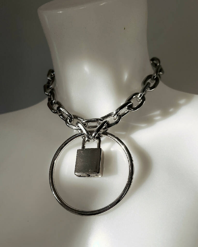 Houdini chain and padlock choker