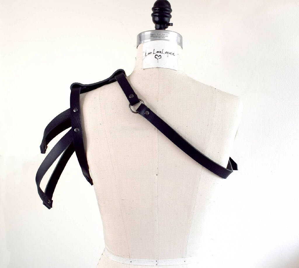 Wyvern Asymmetrical Shoulder Harness
