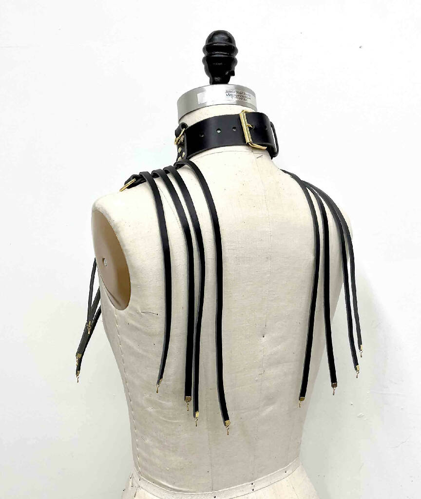 Odile Grand Leather Posture Collar