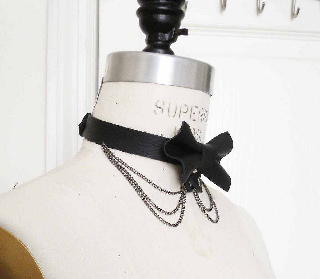 Cute Black Leather Bow Collar